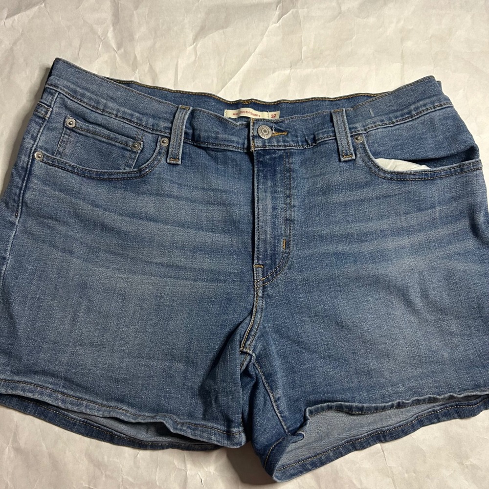 Levi's Mid Length Denim Shorts Womens Size 32‎ Blue Jean